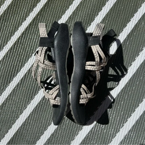Chacos Classic Sandal Grey White Pattern - Picture 3 of 5